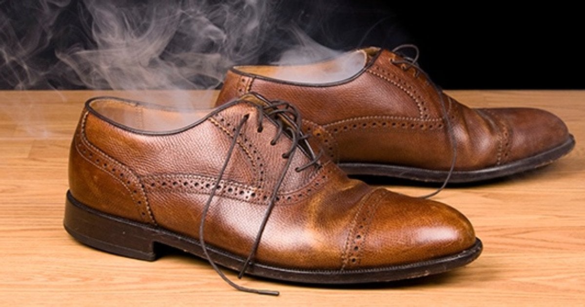 Як позбутися неприємного запаху у взутті