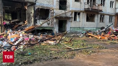 Все зруйновано, але вони живі: у Києві пенсіонери дивом вижили після «прильоту» ракети
