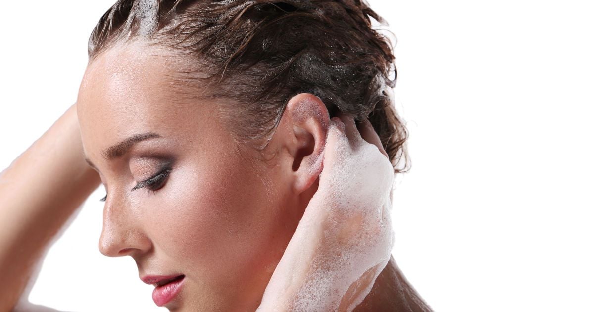 Чим помити голову, щоб волосся було густим