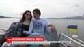 Мужчина оборудовал свой катер под водное такси из-за перекрытия центрального моста в Днепре