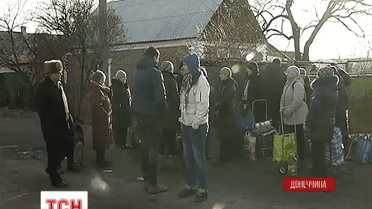 На Донеччині жителі окупованих територій їздять на українську територію скуповуватися