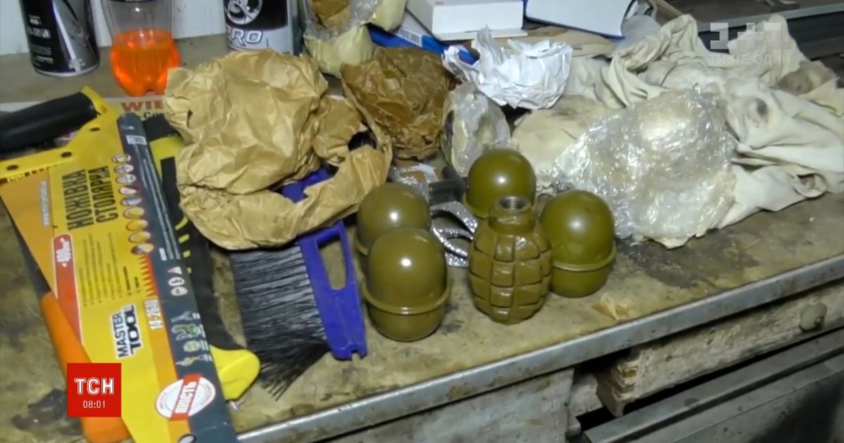 Пять боевых гранат в собственной машине нашел мэр Конотопа Артем Семенихин