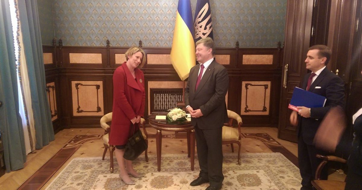 Порошенко поручил СНБО изъять фамилии журналистов ВВС из списка санкций