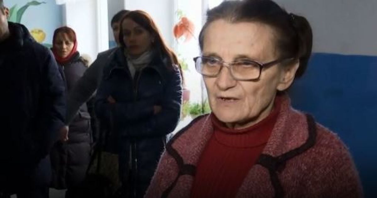 Суд поновив на роботу скандальну вчительку з Шостки, яка тримала в "заручниках" учнів