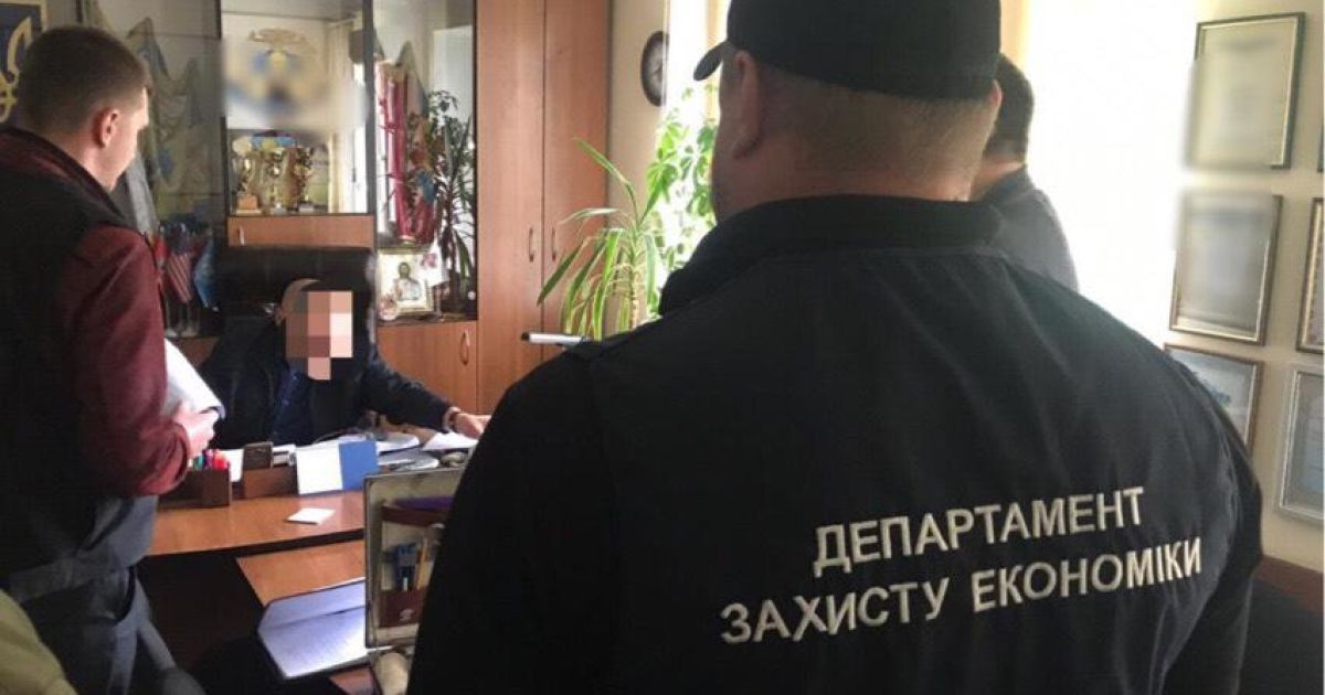 На Херсонщине глава терробщины требовал перевести взятку на счет общественной организации