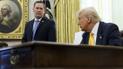 Радник президента Дональда Трампа Майк Волтц під час спілкування з журналістами в Овальному кабінеті