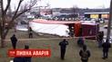 В Днепре фура с пивом побила три машины и перевернулась на асфальт