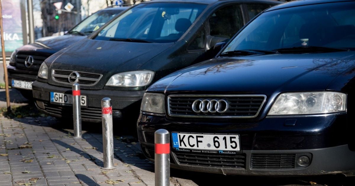 Українці звернулися до Зеленського щодо подовження пільгового розмитнення "євроблях": що вимагають