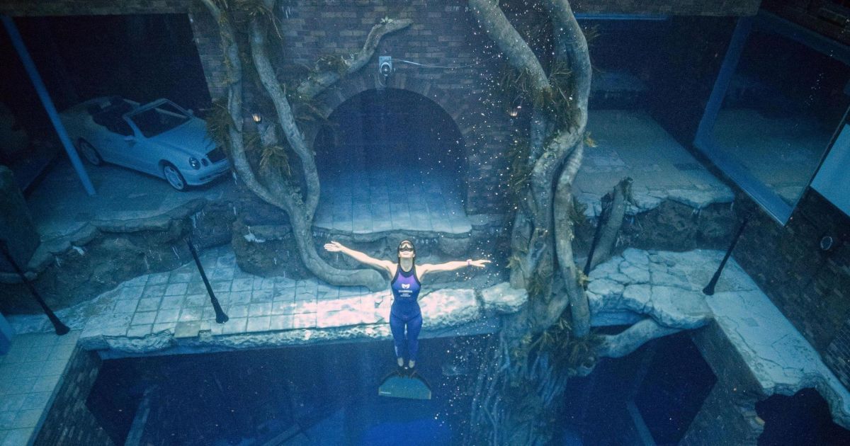 У Дубаї відкрився найглибший у світі басейн для дайвінгу - Vimarsana News