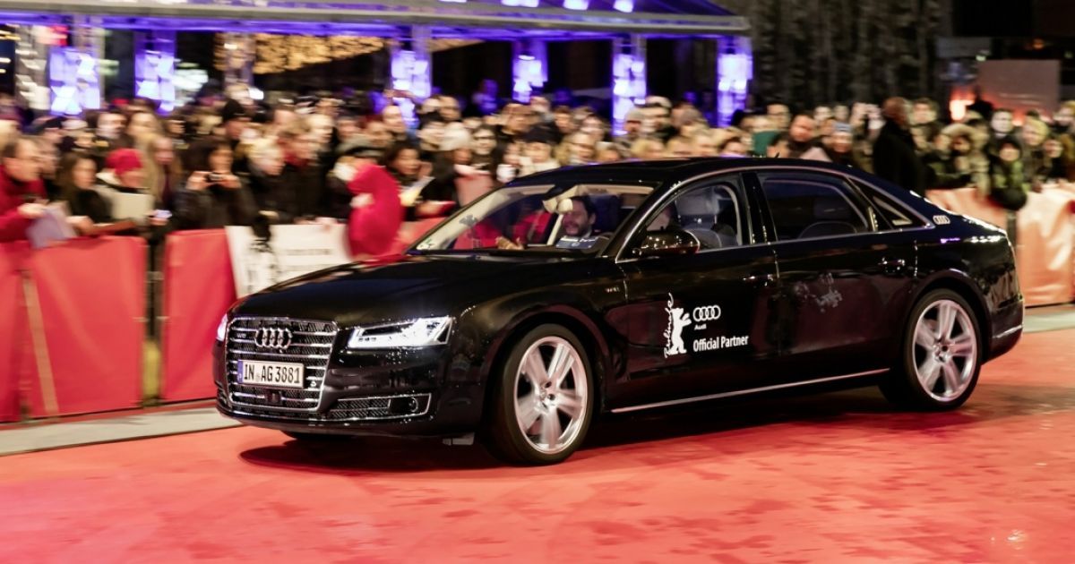 Актер Даниэль Брюль проехался пассажиром на беспилотном Audi A8 (Видео)