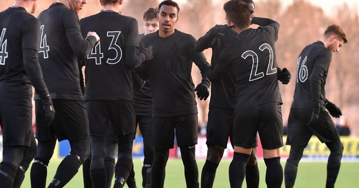 Total black. Шведському клубу зробили суцільно чорну форму на новий сезон