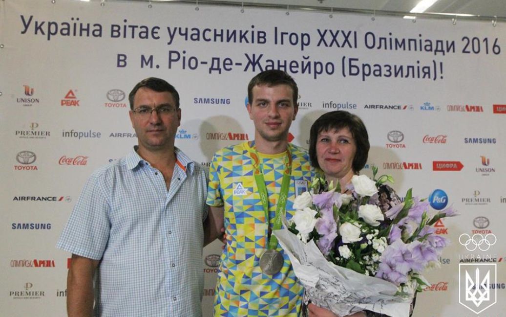 Сергій Куліш, який приніс Україні першу олімпійську медаль Ріо, повернувся до України. / © НОК України