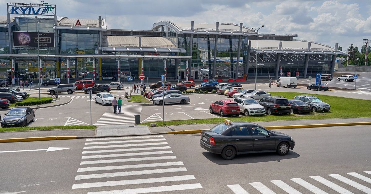 В аеропорту "Жуляни" змінили умови паркування автомобілів та заїзду до терміналу