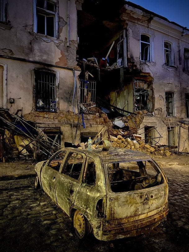 Наслідки нічної атаки дронів на Одесу / © Facebook / Сергій Лисак