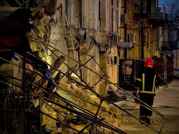 Наслідки нічної атаки дронів на Одесу / © Facebook / Сергій Лисак