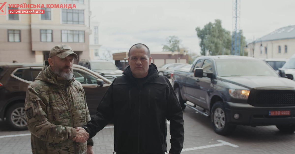 «Допомагатиме нашим захисникам на передовій» - волонтери передали автомобіль 130-му батальйону тероборони Києва