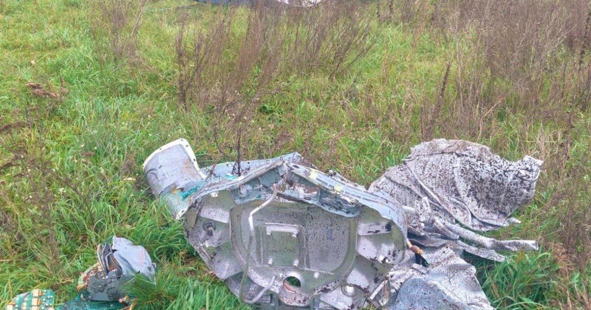 В Киевской области обнаружили обломки сбитой ракеты с зарядом в 400 килограммов (фото, видео)