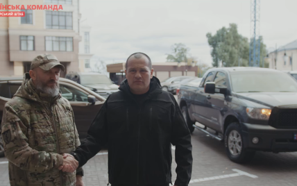 «Допомагатиме нашим захисникам на передовій» - волонтери передали автомобіль 130-му батальйону тероборони Києва