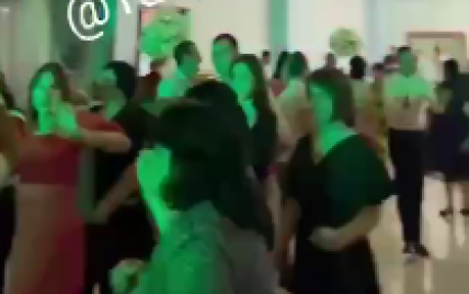 Включили "Червону калину" на свадьбе: в Крыму у оккупантов случилась истерика из-за песни (видео)
