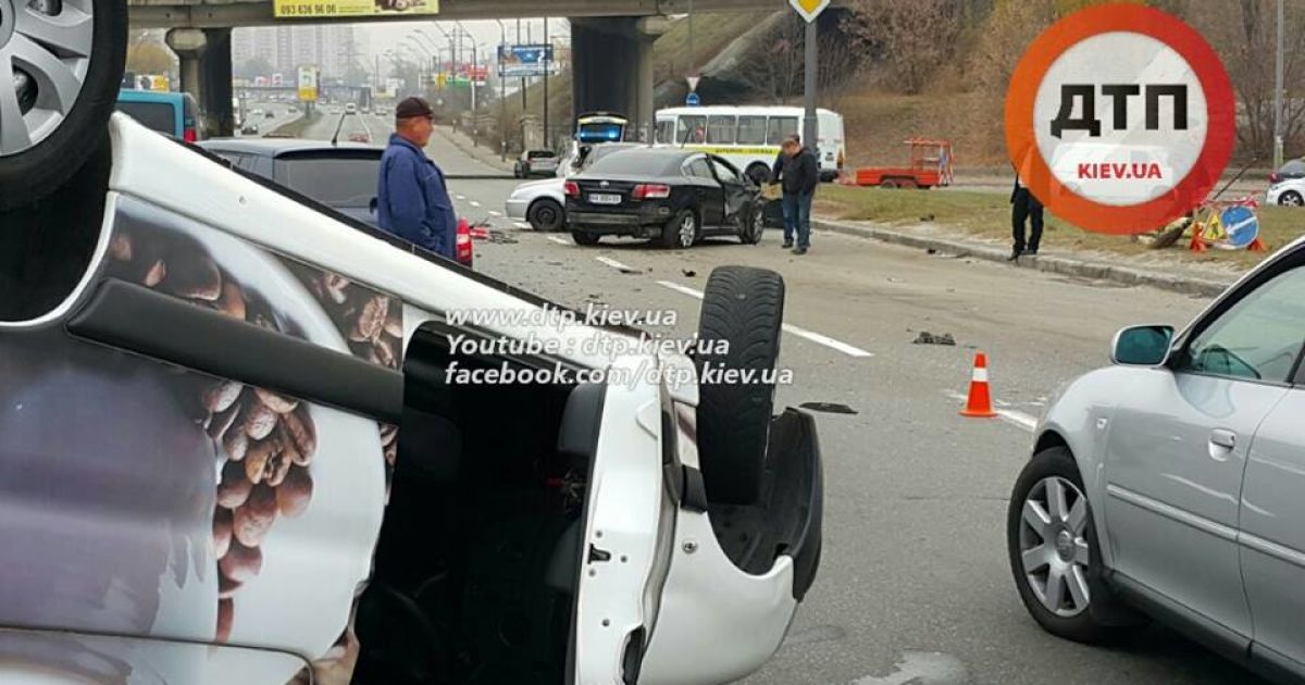 На одній із київських вулиць сталася друга моторошна ДТП за тиждень / © facebook/dtp.kiev.ua