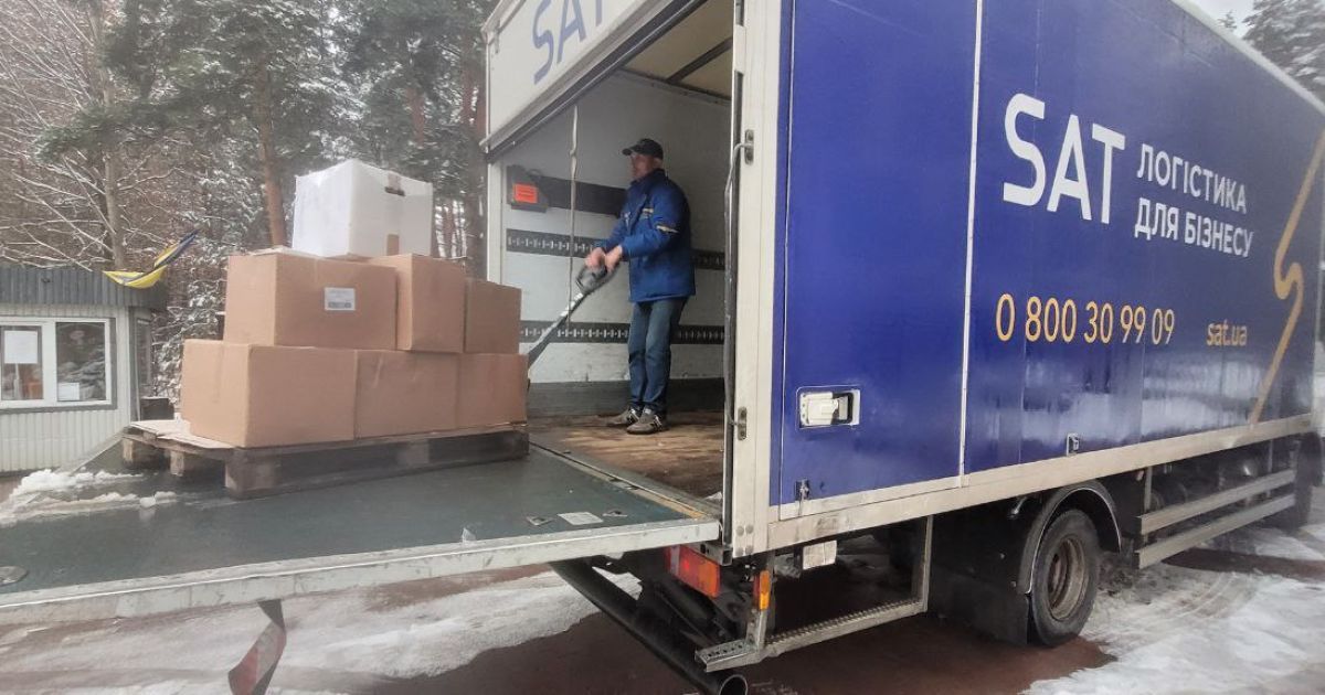 "100 тонн – на Херсон": компанія SAT безкоштовно доставила херсонцям вп'ятеро більше допомоги, ніж планувалося, одразу після деокупації регіону