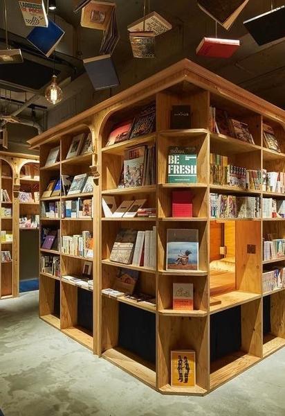 Провести ночь с книгой: в Японии становятся популярными хостелы-библиотеки
