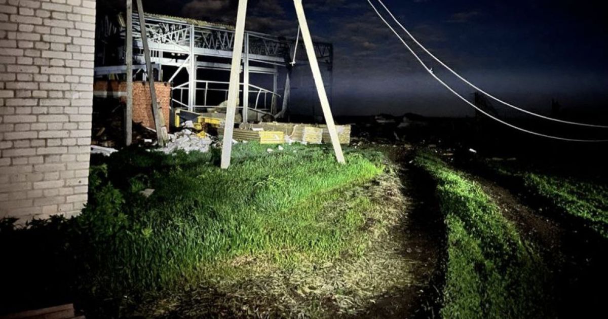 Російськи окупанти ракетами обстріляли Сумську область: є значні руйнування (фото)