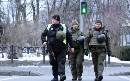 МВД вывело на улицы Киева вооруженные патрули