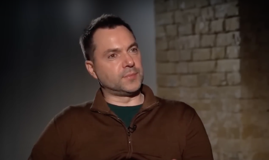 Арестович розповів про напрямок, звідки можуть вибити окупантів: "Запахло жестом доброї волі"