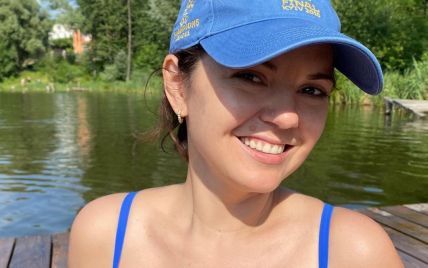 Маричка Падалко в майке и шортах устроила "девичник" с Соломией Витвицкой на даче