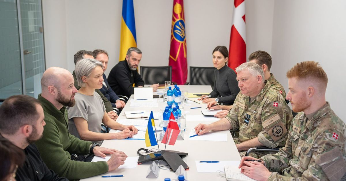 Украина и Дания подписали меморандум по оборонным закупкам