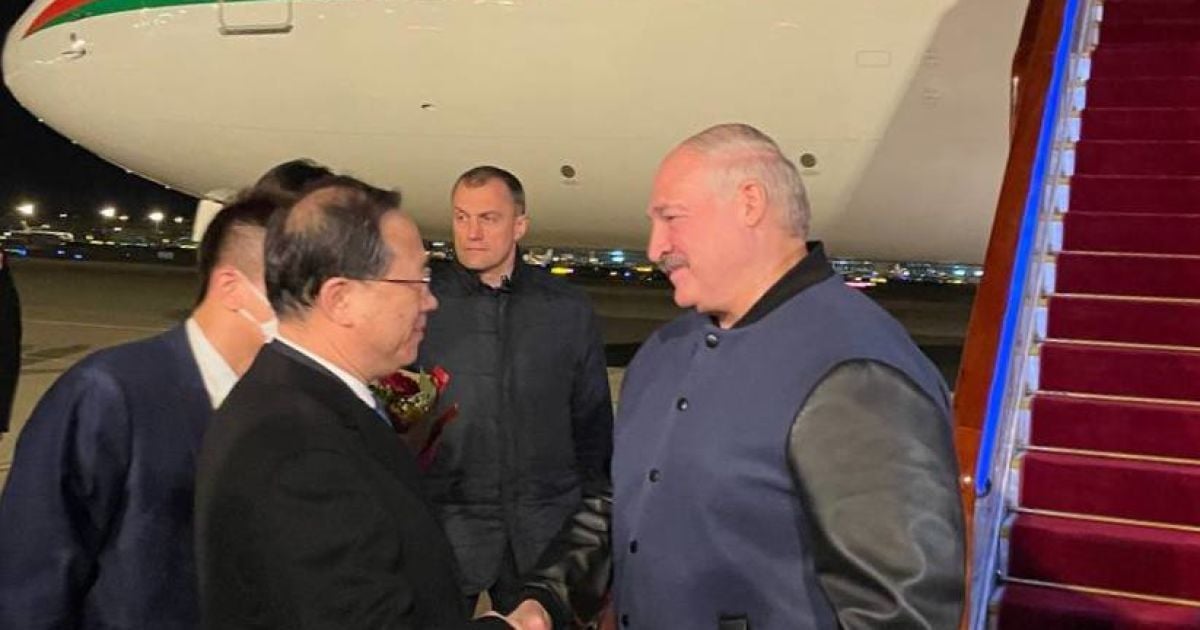 Їде виплутуватися із пастки: експерт пояснив, чому Лукашенко відвідує Китай