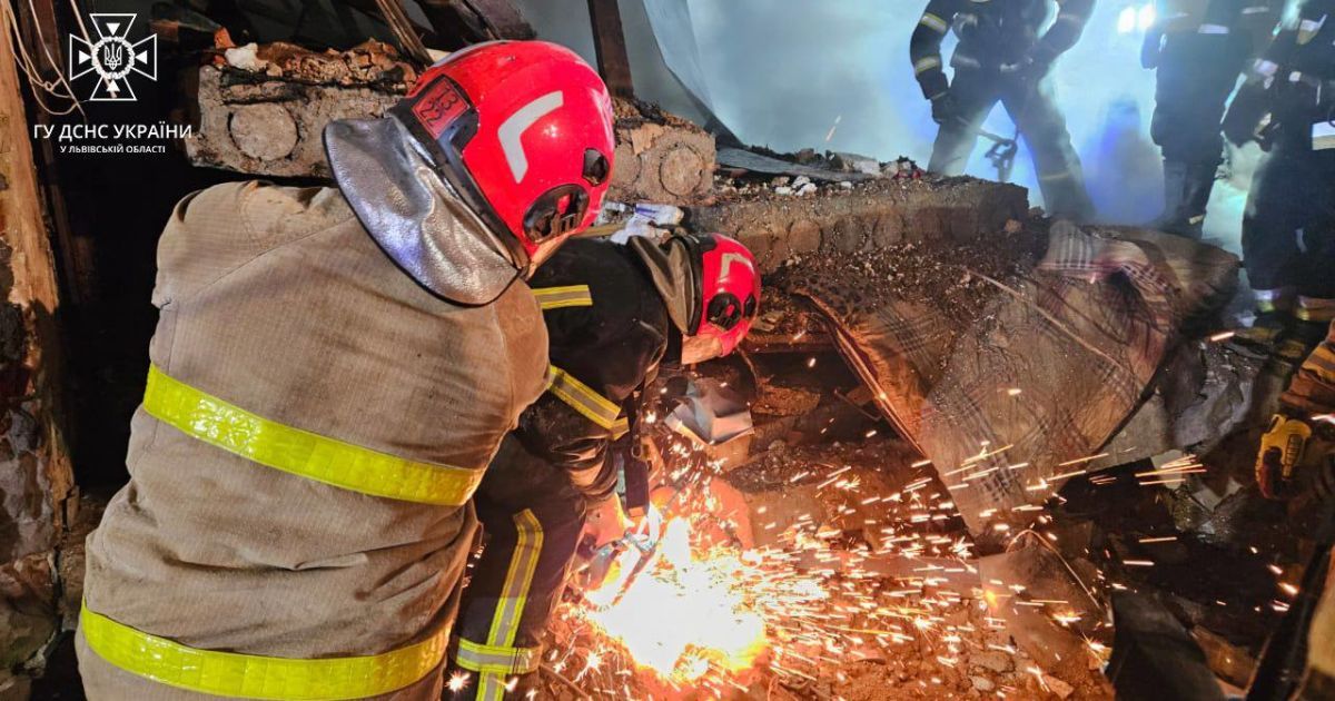 К проведению работ по ликвидации последствий взрыва от ГСЧС привлечены 12 единиц спецтехники