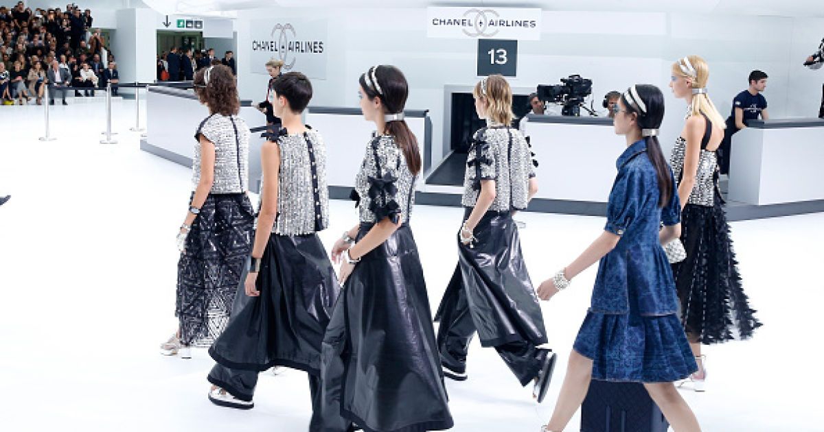 Показ коллекции Chanel весна-лето 2016 на Парижской неделе моды