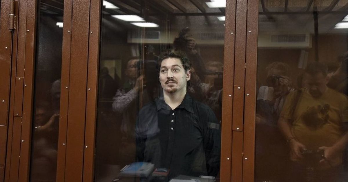 Учасника мітингу в Москві засудили до трьох років колонії за те, що доторкнувся до шолома росгвардійця