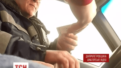 На Днепропетровщине на взяточничестве поймали полицейских