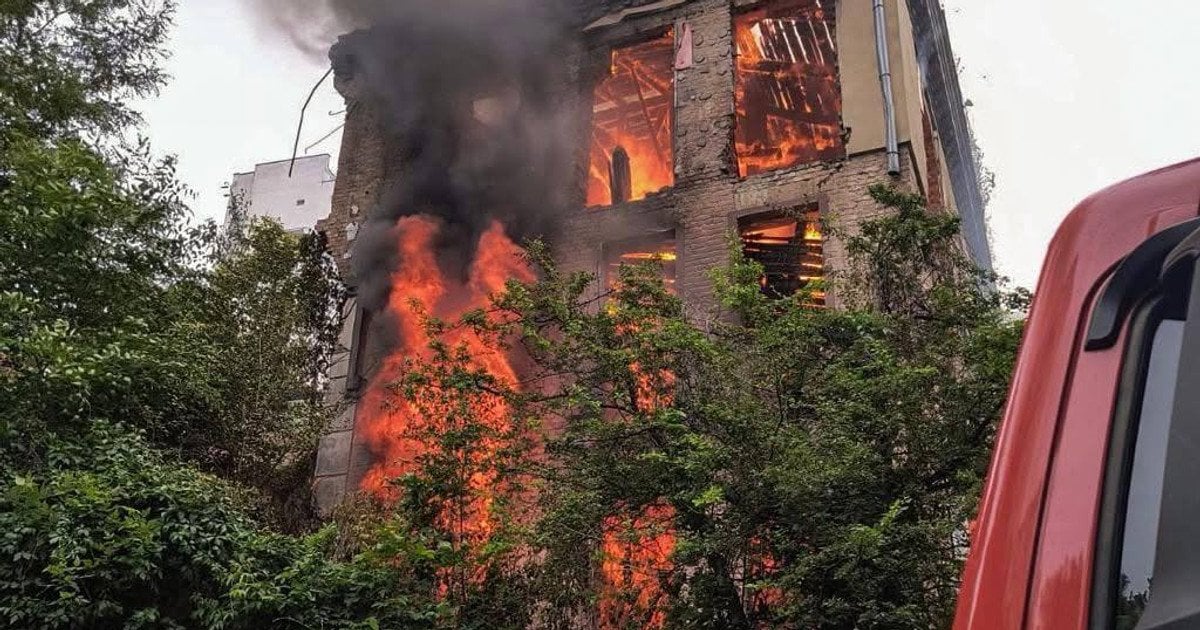 Пожар в здании на Голосеевском проспекте в Киеве