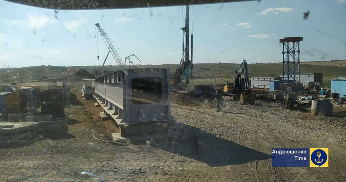 Фото нібито будівництва цієї гілки залізниці, яке опублікував Петро Андрющенко