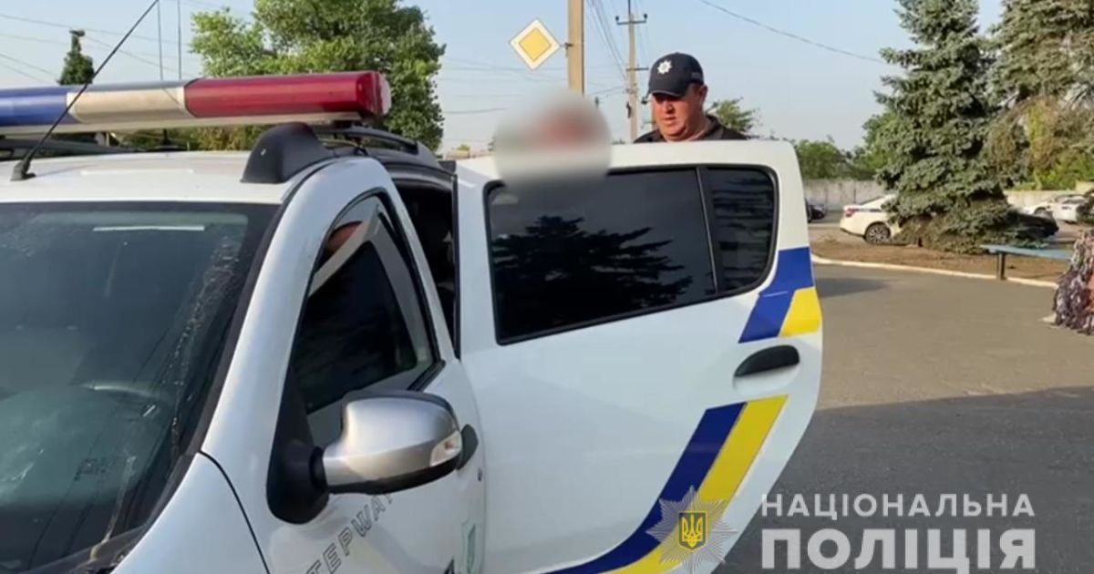 Під Одесою знайшли тіло оголеної жінки у сміттєвому баку (фото)