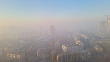 У трьох районах Києва погіршилася якість повітря: що сталося