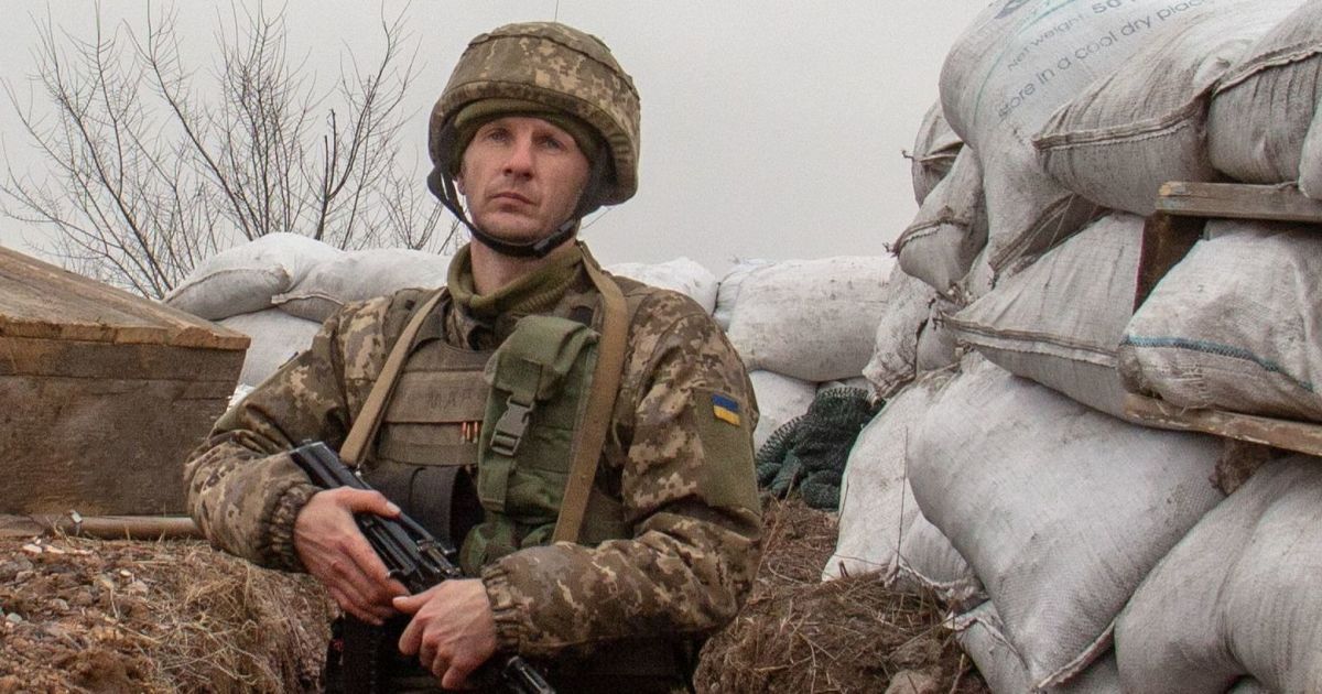 Сутки на Востоке: трое военных получили ранения в результате обстрелов боевиков