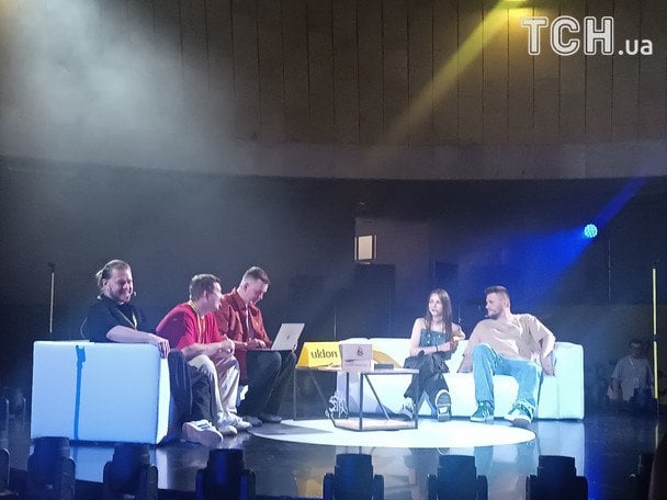 На розігріві у Монатіка були популярні стендапери "Леви на джипі"