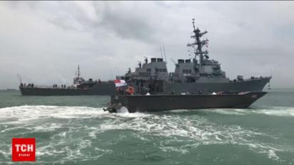 Американський військовий корабель зіткнувся із торговим судном неподалік Сінгапура