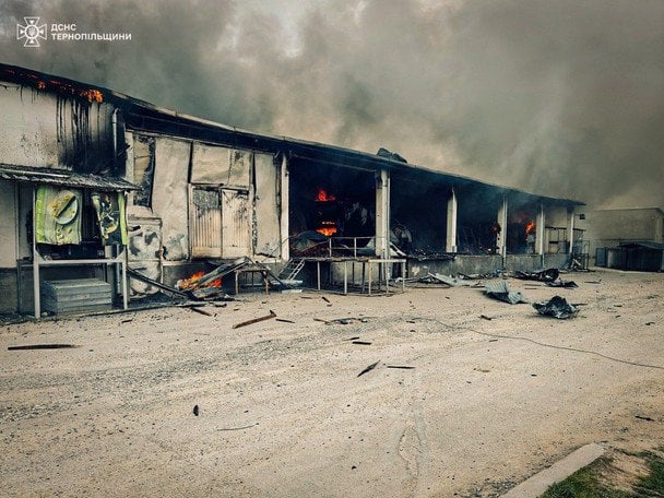 У Тернополі ворог завдав ударів по різних локаціях міста / © ДСНС у Тернопільській області