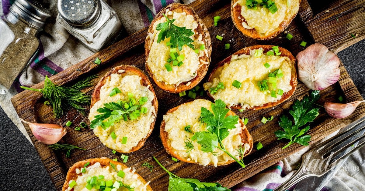 Запечена картопля з грибами та сиром