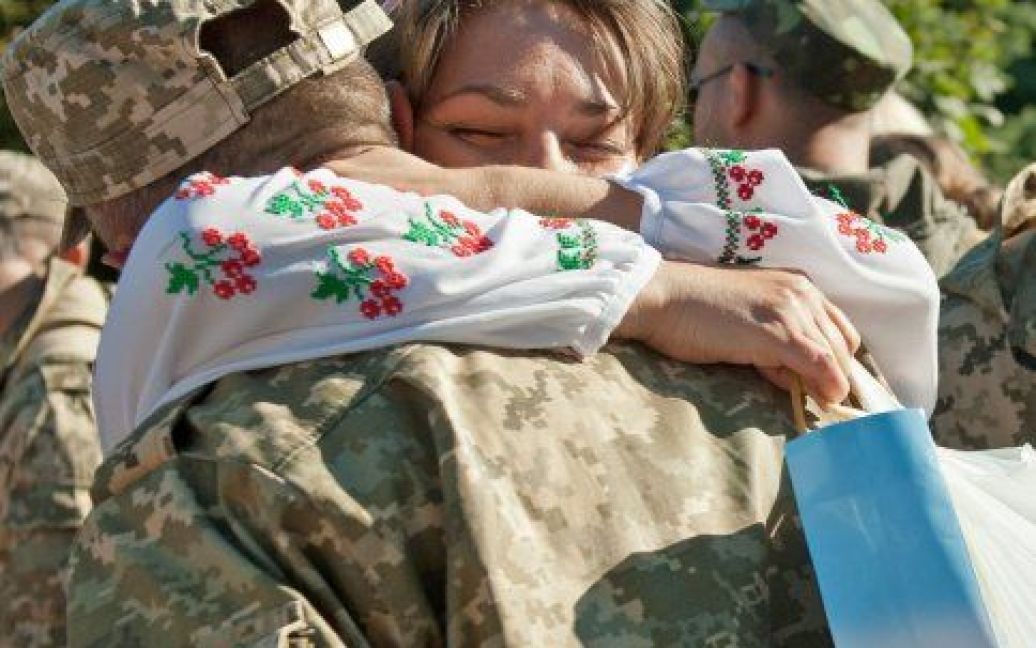 Во время торжеств по случаю демобилизации военнослужащих 55-й отдельной артиллерийской бригады в Запорожье / © УНИАН
