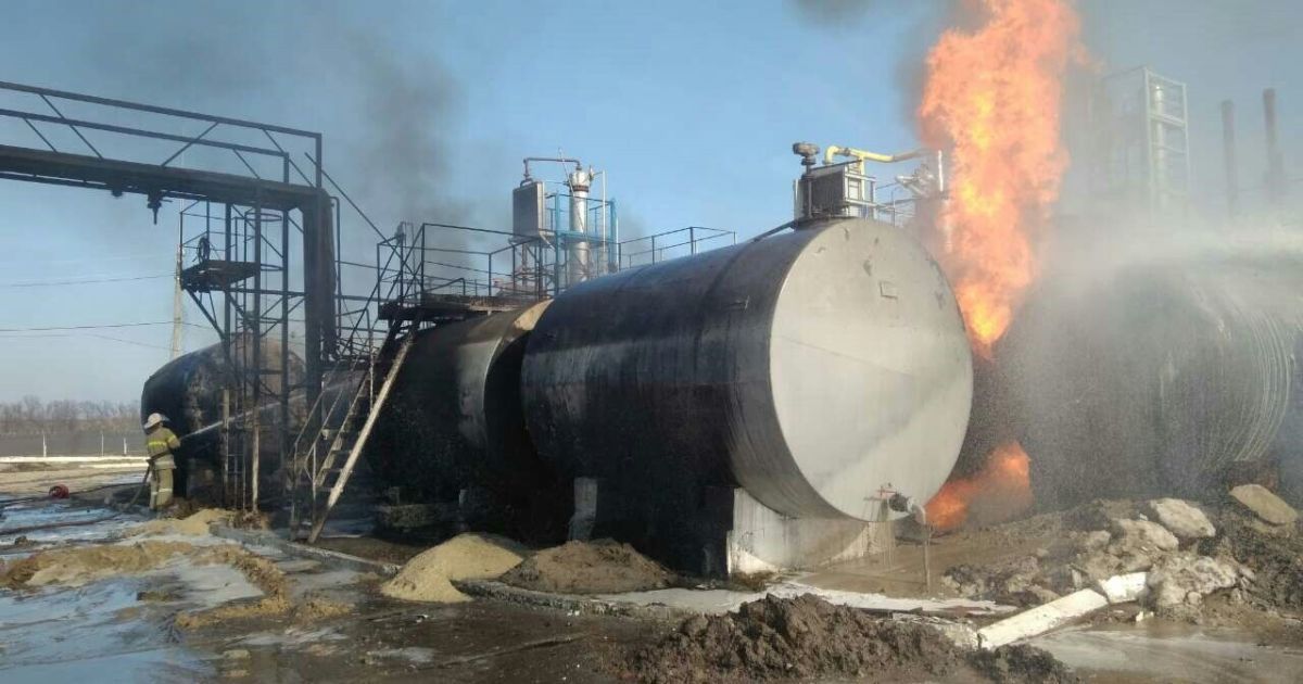 На Харківщині палають цистерни із мазутом та рідким газом