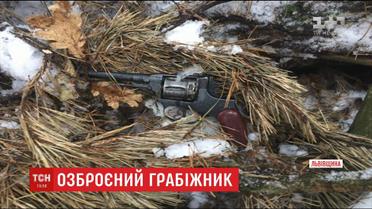На Львівщині з перестрілкою правоохоронці затримали небезпечного злодія