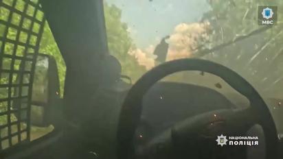 Під Торецьком росіяни атакували евакуаційне авто парамедиків