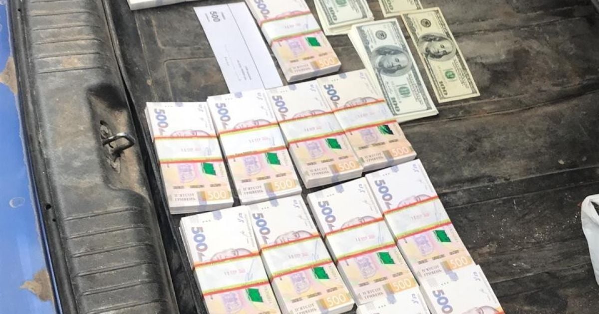 Під Києвом на мільйонному хабарі погоріли голова ОТГ і його заступник